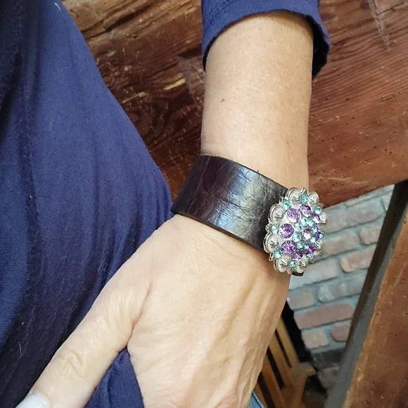 PURPLE Crystal Concho Leather Cuff - Picture 7 of 8